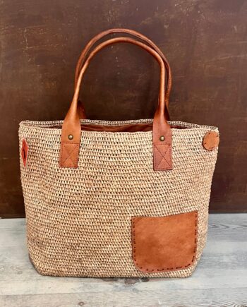 Unik Hæklet Taske med Læderdetaljer – Elegant Tilbud!