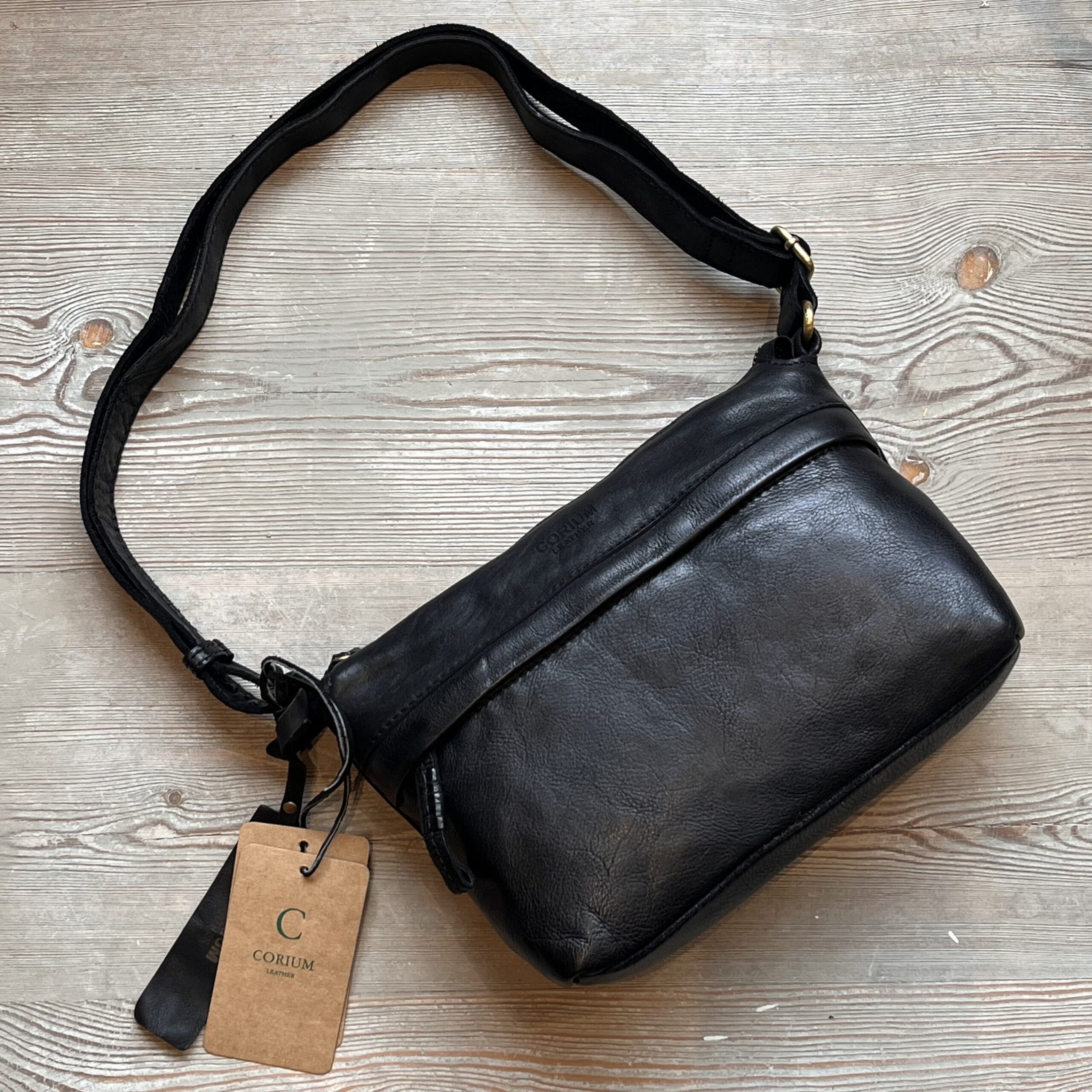 Sort Leather Corium Crossbody Taske Washed - Tasker